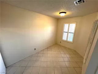 Photo #6: 2549809 Listing