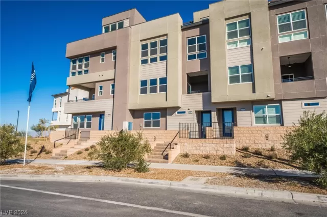 MLS: 2549826 Condo For Sale