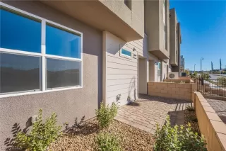 Photo #3: 2549826 Listing