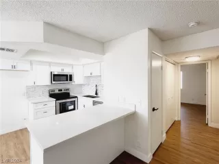 Photo #2: 2549850 Listing