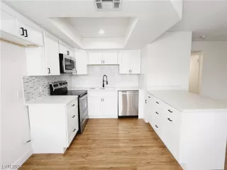 Photo #3: 2549850 Listing