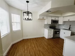 Photo #4: 2549850 Listing