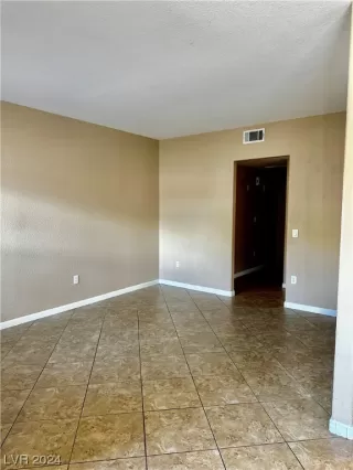 Photo #6: 2549876 Listing