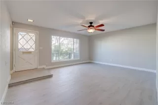 Photo #5: 2549925 Listing