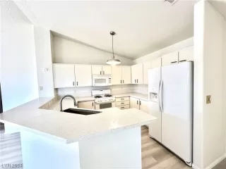 Photo #6: 2550031 Listing