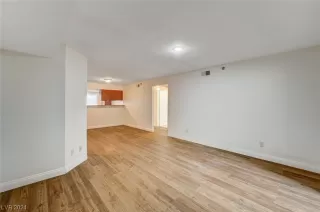 Photo #5: 2550042 Listing 