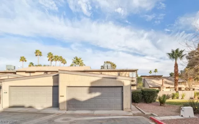 MLS: 2550073 Condo For Sale