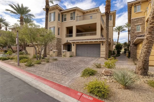 MLS: 2550109 Condo For Sale