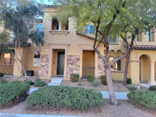 MLS: 2550117 Condo For Sale