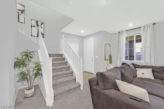 Photo #1: 2550130 Listing