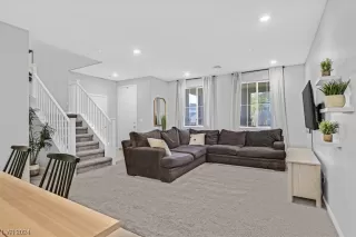 Photo #2: 2550130 Listing