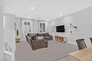 Photo #3: 2550130 Listing