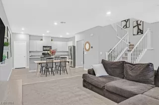 Photo #4: 2550130 Listing