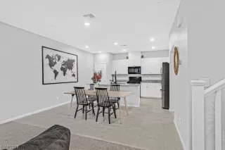 Photo #5: 2550130 Listing