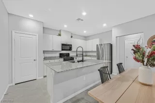 Photo #6: 2550130 Listing