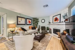 Photo #4: 2550151 Listing