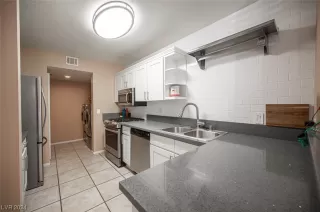 Photo #1: 2550156 Listing