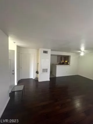 Photo #4: 2550192 Listing 