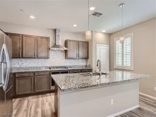 Photo #4: 2550223 Listing