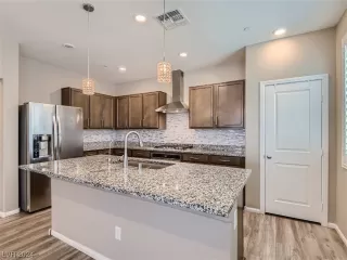 Photo #5: 2550223 Listing