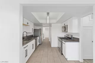 Photo #5: 2550241 Listing 