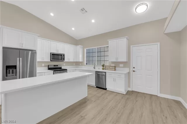 MLS: 2550268 Condo For Sale