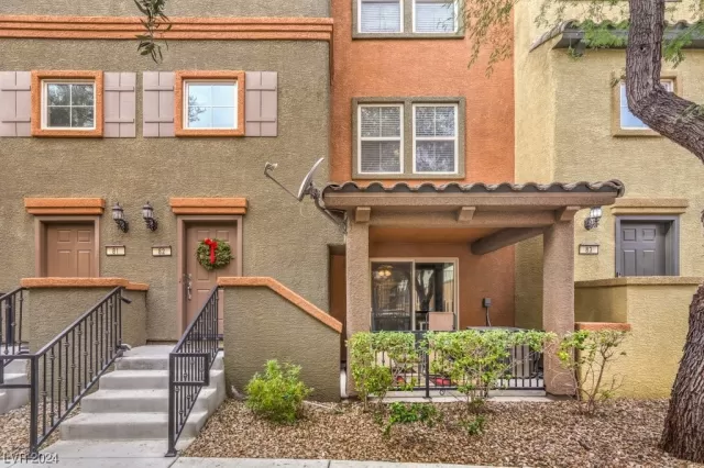 MLS: 2550274 Condo For Sale