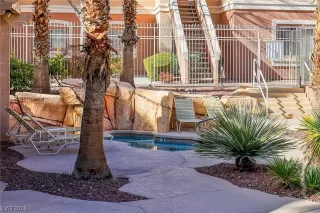 Photo #2: 2550291 Listing