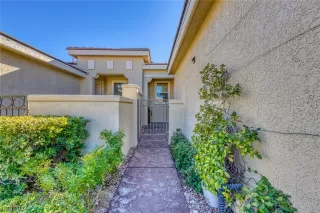 Photo #3: 2550298 Listing