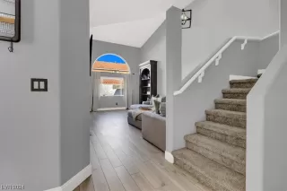 Photo #5: 2550406 Listing