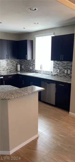 Photo #1: 2550537 Listing 