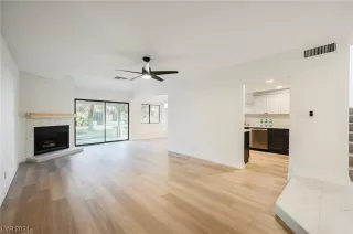 Photo #4: 2550609 Listing