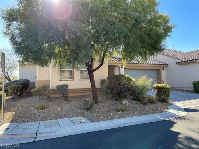 MLS: 2550612 Condo For Sale