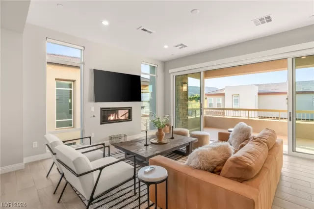 MLS: 2550657 Condo For Sale