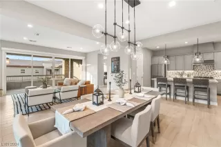 Photo #4: 2550657 Listing