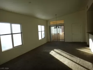 Photo #3: 2550687 Listing