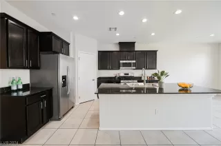 Photo #1: 2550700 Listing 