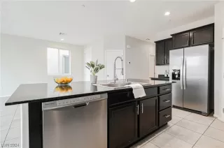 Photo #5: 2550700 Listing 