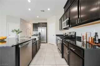 Photo #6: 2550700 Listing 