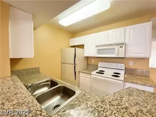 Photo #3: 2550737 Listing