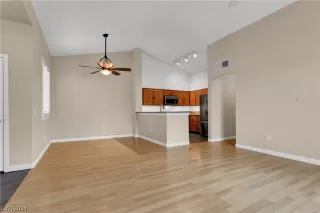 Photo #3: 2550754 Listing