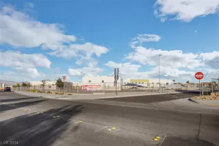 Photo #4: 2550766 Listing