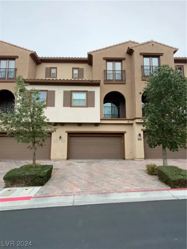 MLS: 2550778 Condo For Sale