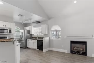 Photo #4: 2550841 Listing