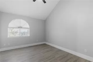 Photo #6: 2550841 Listing