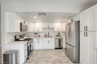 Photo #1: 2550877 Listing