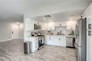 Photo #2: 2550877 Listing