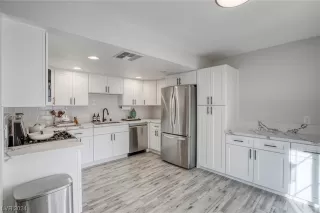 Photo #3: 2550877 Listing