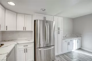 Photo #4: 2550877 Listing