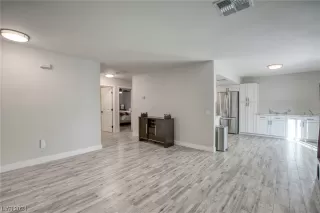 Photo #5: 2550877 Listing